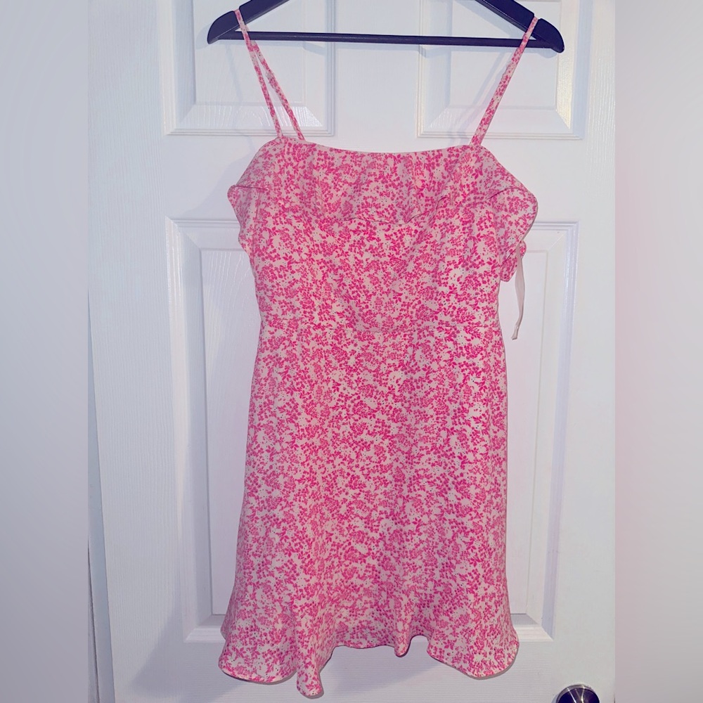 Cute floral mini dress.